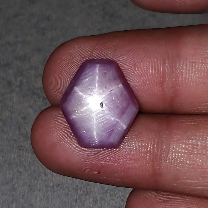 Cabochon di rubino stellato