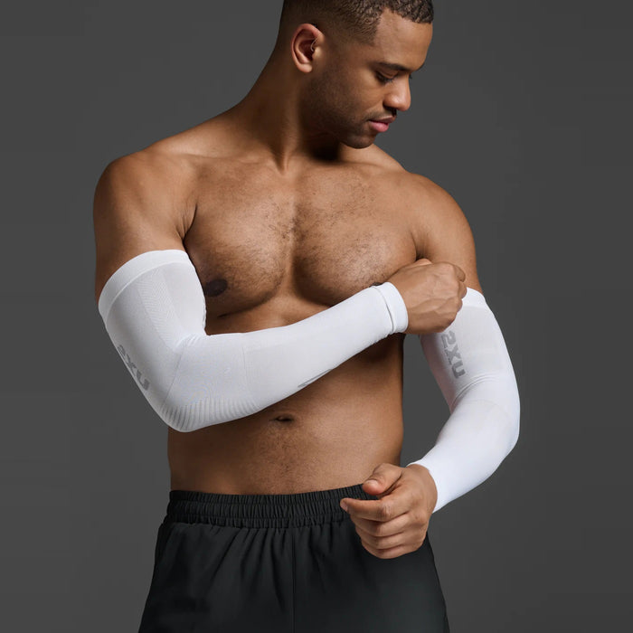2XU Flex Run Compression Arm Sleeves | White / Grey