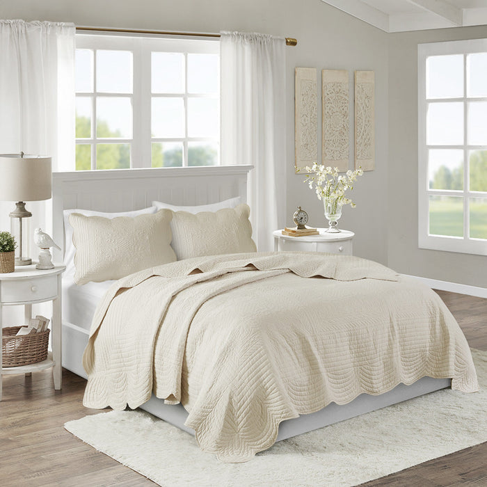 3 Piece Reversible Scalloped Edge Quilt Set Doba