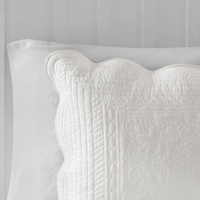 3 Piece Reversible Scalloped Edge Quilt Set Doba