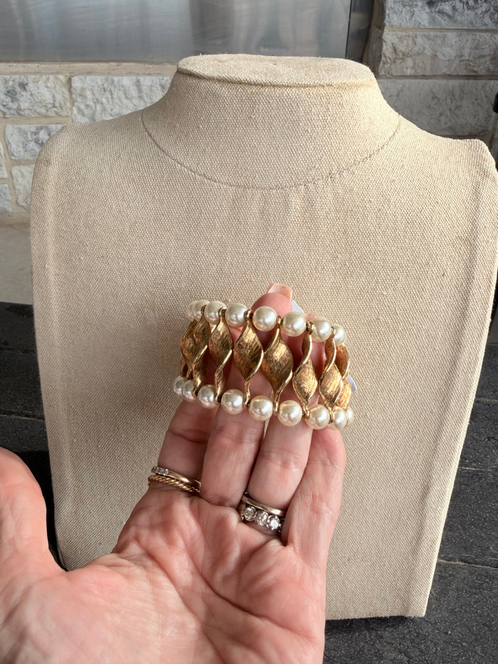 1950s Gold/Pearl Spring Bracelet