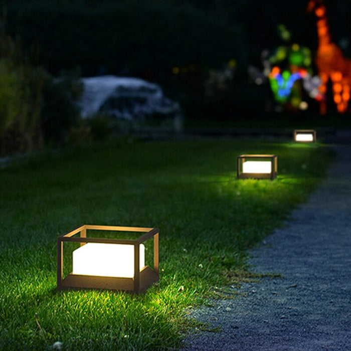 Aria Outdoor Garden Lamp - Level Decor