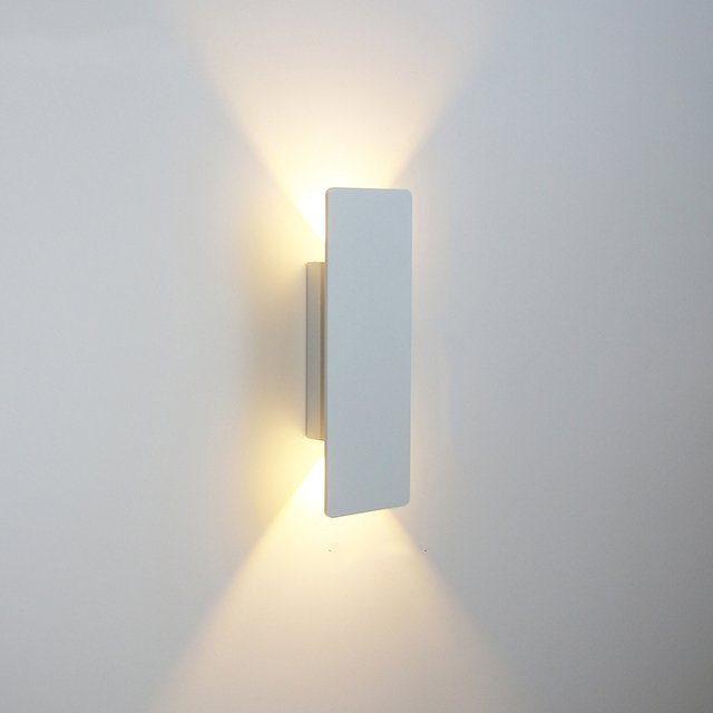 Aurelia Wall Lamp - White - 2.8" x 8.1" / 7cm x 20.5cm - 6W / Warm White (2700-3500K) - Level Decor