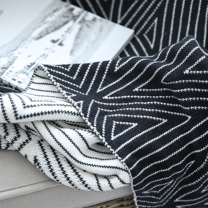 Ayden Brushed Cotton Double-Sided Geometric Blanket - Divine Heart L.A.