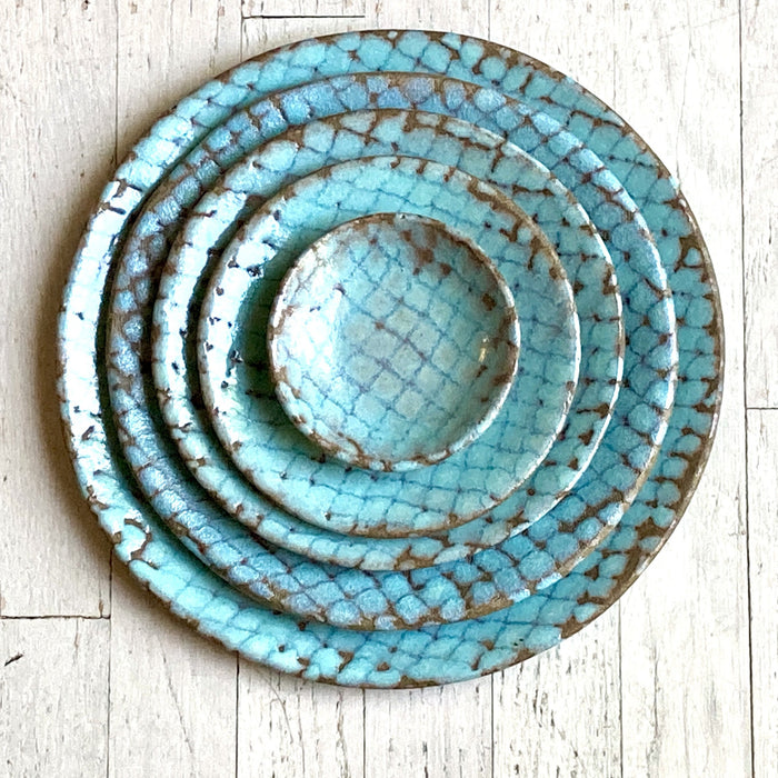 Swampgirl Pottery Five Piece Dinner Place Setting Blizzard Blue