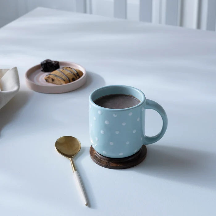 Blue polka dots ceramic mug with wooden lid