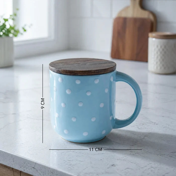 Blue polka dots ceramic mug with wooden lid