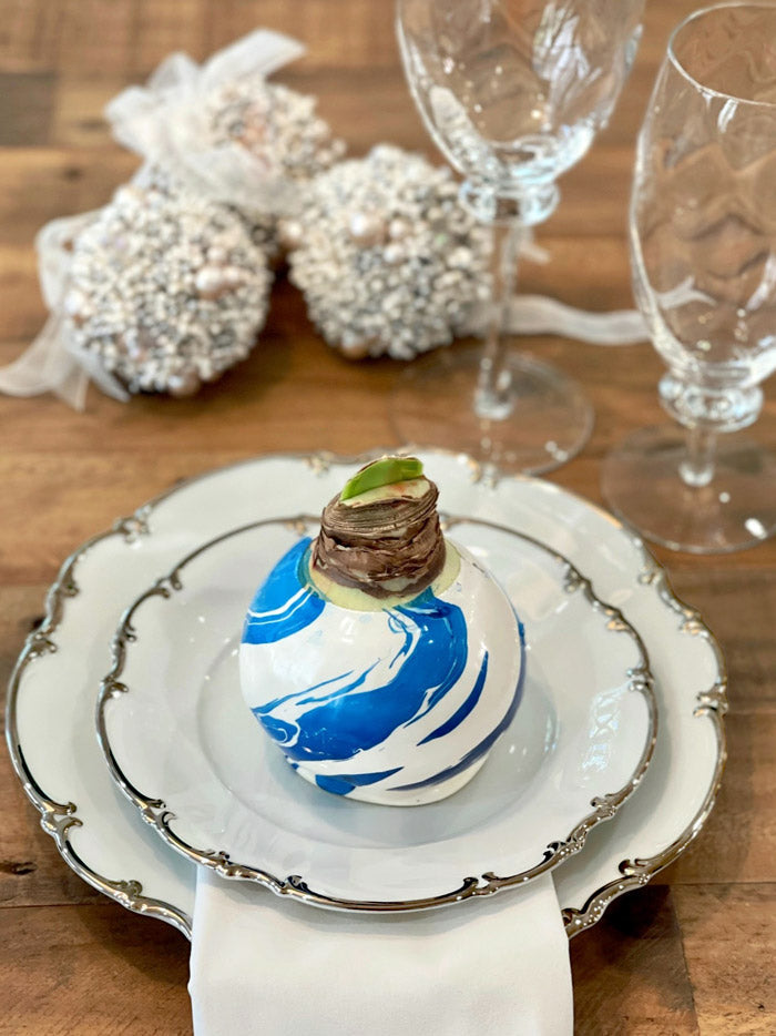 Blue & White Marbled Wax Bulb‎ with white blooms