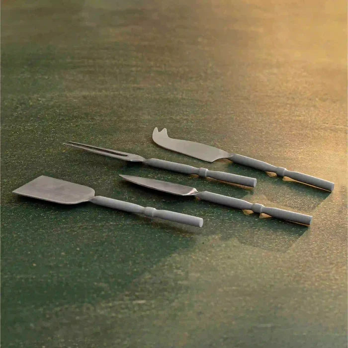 Cheese Set of 4 Silver Matt Finish Grey Handle