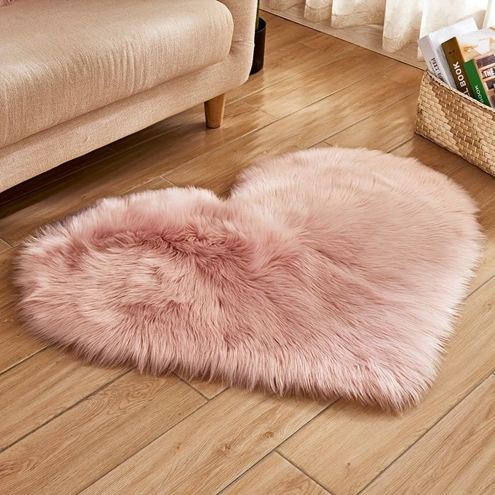 Heart-Shaped Plush Rug Doba